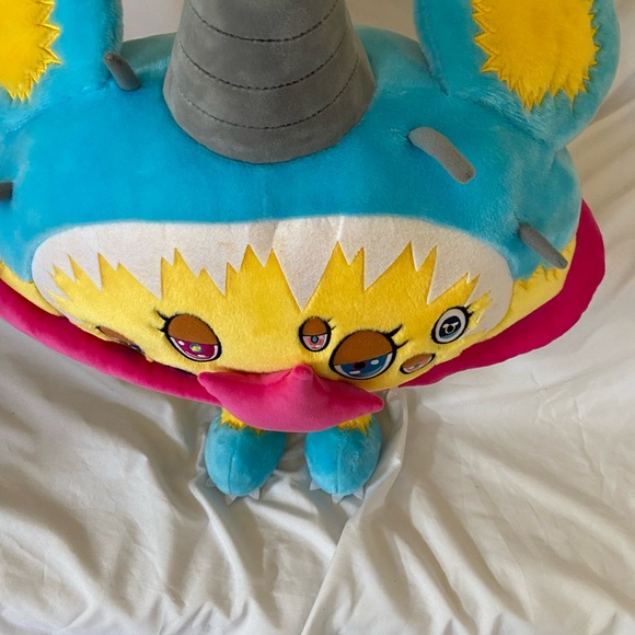 Sukamii The Starboy First Plushy - Picture 11 of 13